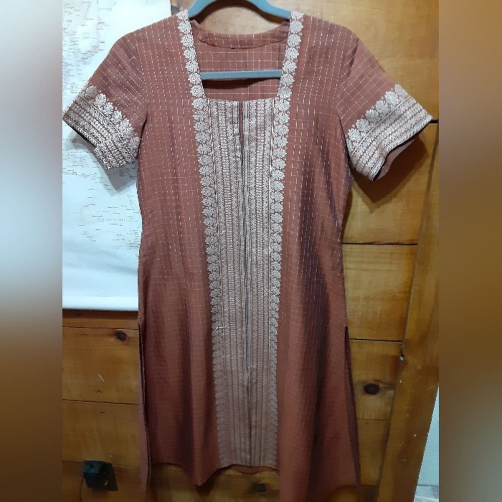 Brown Short Sleeve Dress with Embroidered Details
